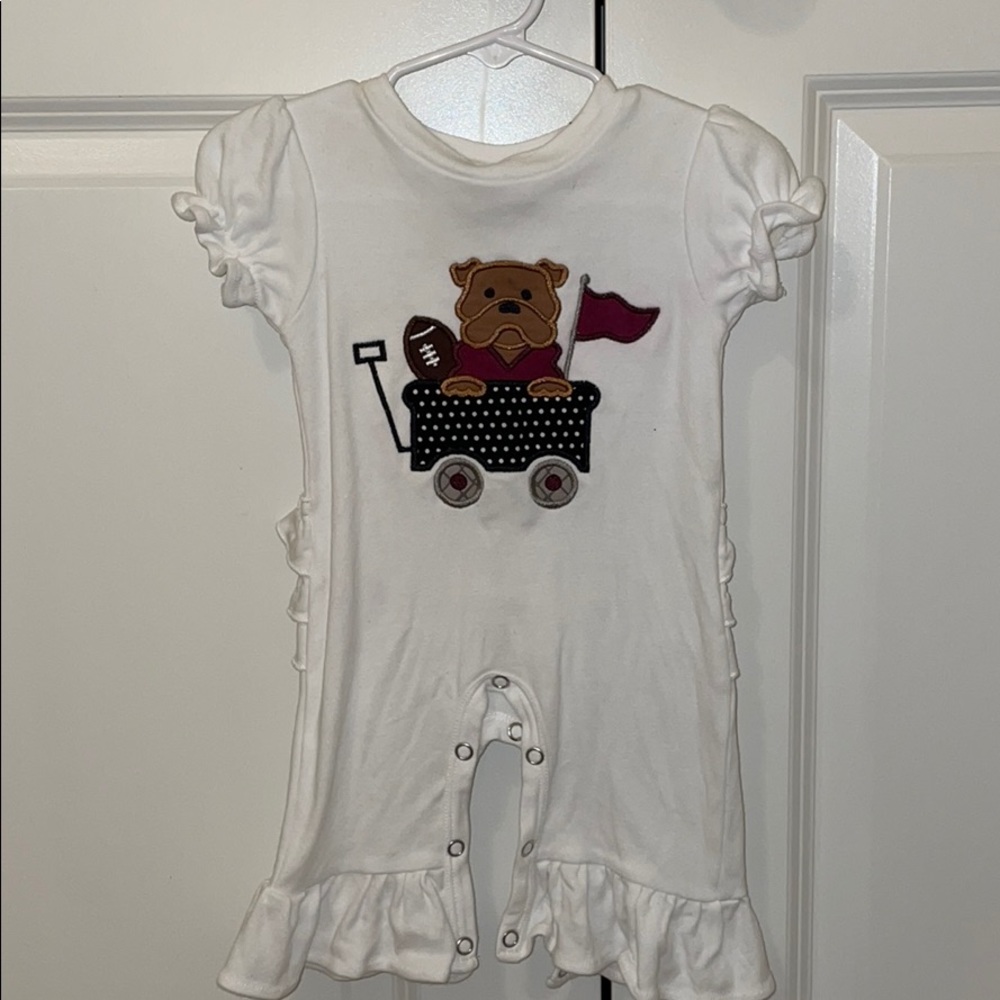 Ruffled bulldog appliqué romper
